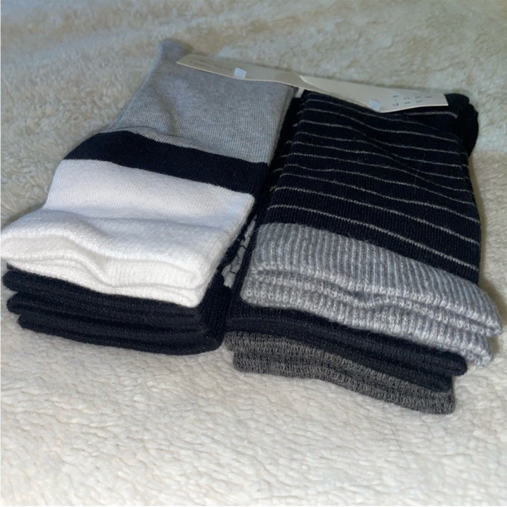 A New Day Women’s Casual Crew Socks 6 pack with Gray, Black, and White Stripes - Picture 4 of 5